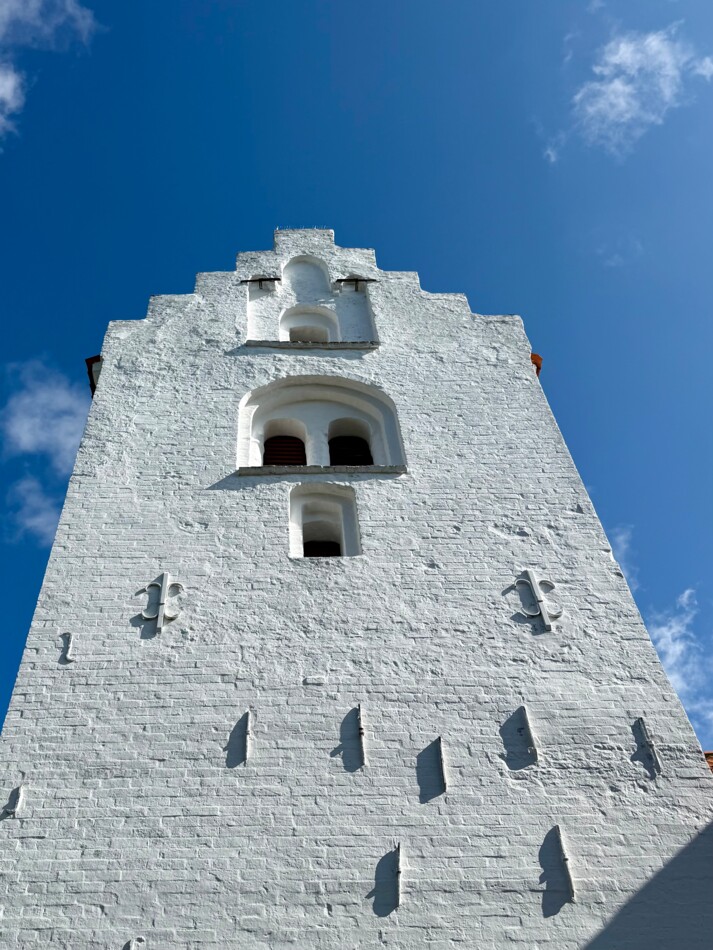 Vejlby Kirke2.jpeg
